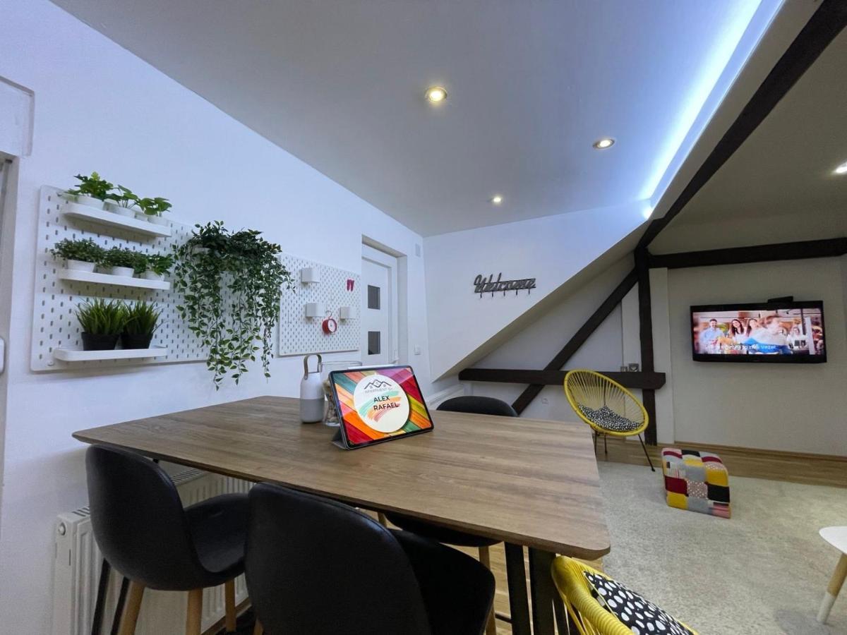 Violet Apartment By Alex Rafael Záhřeb Exteriér fotografie